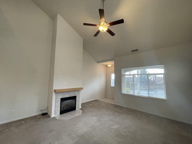 1307 Yosemite Dr in Chico, CA - Building Photo - Building Photo