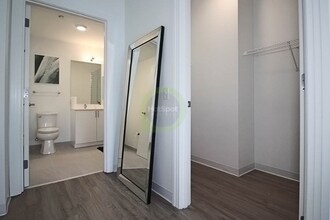 812 W Van Buren St in Chicago, IL - Building Photo - Building Photo