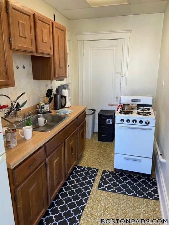 53 Fellsway W in Medford, MA - Building Photo