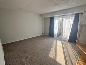 3522 Kenbrooke Ct in Kalamazoo, MI - Building Photo - Building Photo