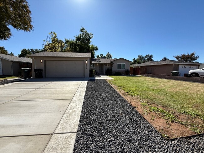 property at 6918 Lincoln Oaks Dr