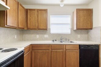 203 Paradise Ln in Montgomery, TX - Building Photo - Building Photo