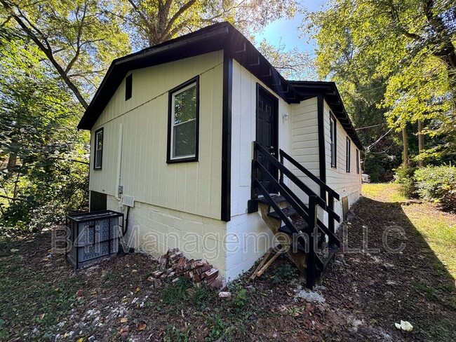 823 Hallyburton St in Griffin, GA - Foto de edificio - Building Photo