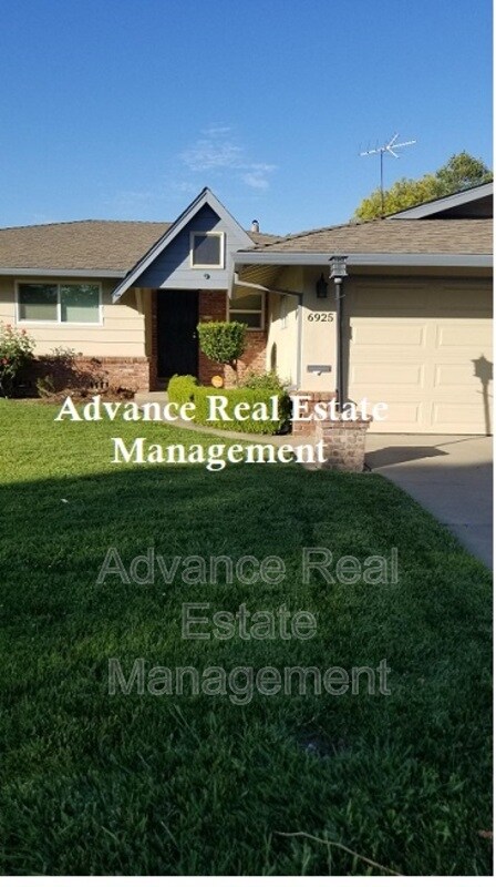 6925 Chevy Chase Way in Sacramento, CA - Building Photo - Building Photo