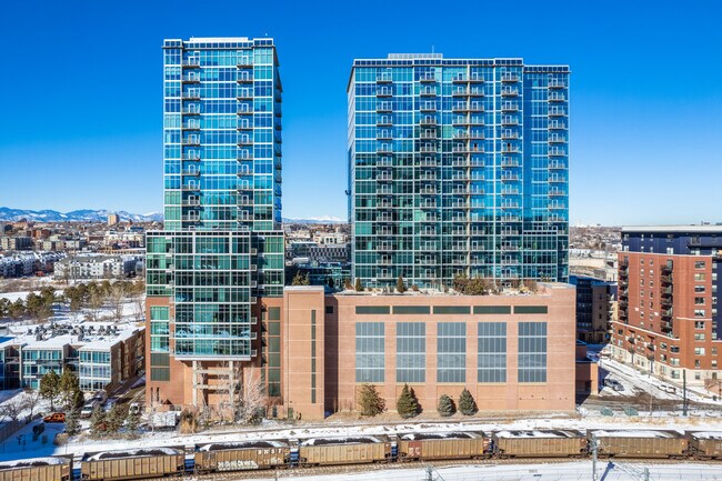 Glass House Condominiums in Denver, CO - Foto de edificio - Building Photo