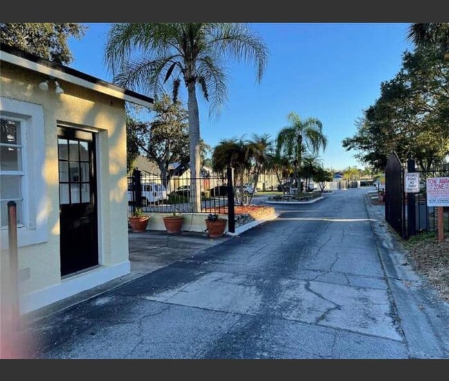 1043 Universal Rest Pl in Kissimmee, FL - Building Photo - Building Photo