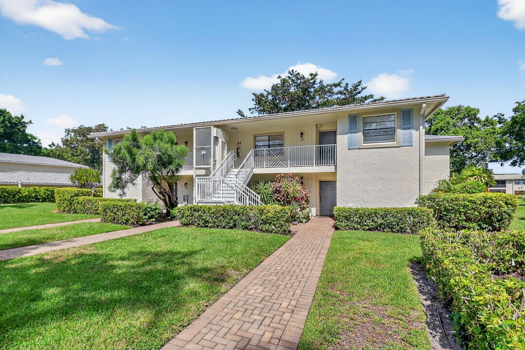 34 Westgate Ln in Boynton Beach, FL - Building Photo