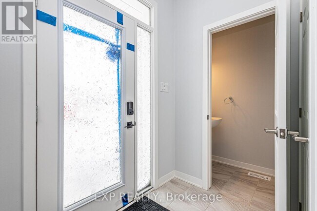 210 Ormiston Cres in Ottawa, ON - Building Photo - Building Photo
