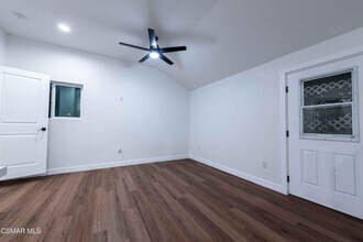 2642 Blue Ridge Cir in Simi Valley, CA - Foto de edificio - Building Photo