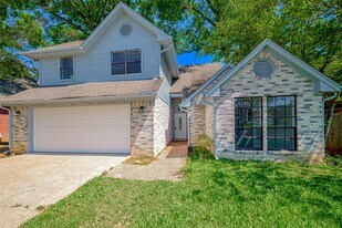 4906 Pleasure Lake Ln in Willis, TX - Building Photo