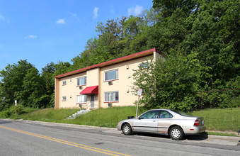 2051 Highland Ave in Cincinnati, OH - Building Photo - Building Photo