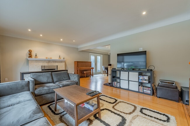2280 McMullen Ave in Vancouver, BC - Building Photo - Building Photo