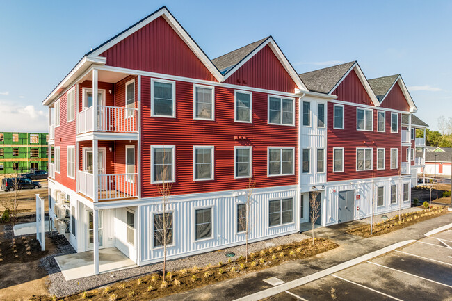 Hackamore Place Apartments at the Downs in Scarborough, ME - Foto de edificio - Building Photo