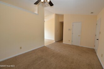 260 S Creek Dr in Jacksonville, NC - Building Photo - Building Photo