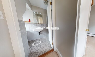224 Banks St, Unit 5A in Cambridge, MA - Foto de edificio - Building Photo