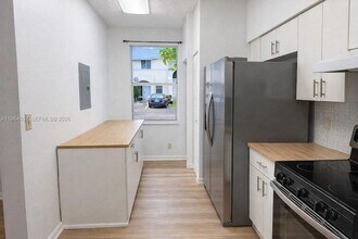 835 NE 212th Terrace in Miami, FL - Building Photo - Building Photo