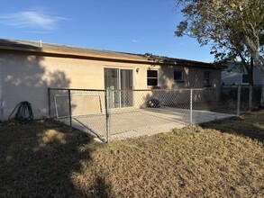 8546 Newton Dr in Port Richey, FL - Building Photo - Building Photo