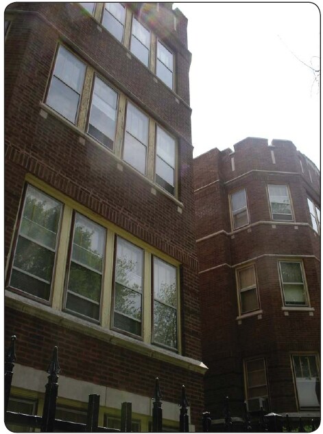 7823-7827 S Essex Ave in Chicago, IL - Building Photo