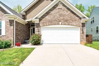 1041 Autumn Crest Ln in Louisville, KY - Building Photo - Building Photo