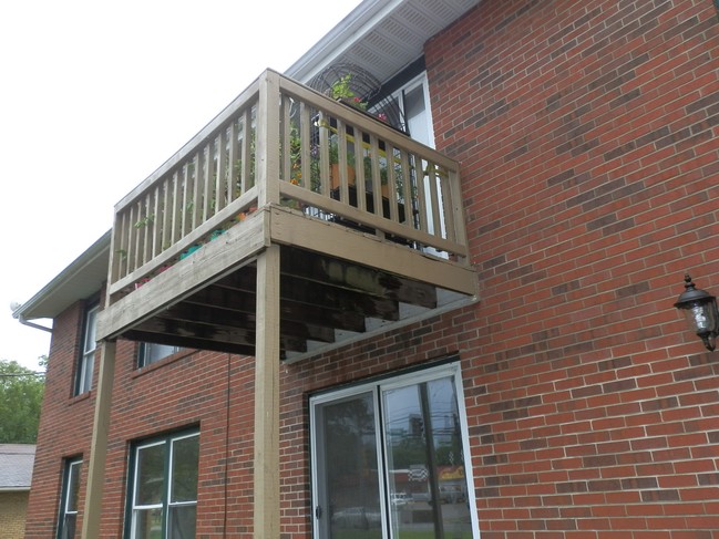 Stone Manor in Benton, IL - Foto de edificio - Building Photo