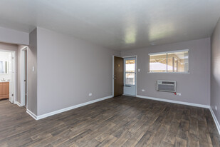 Brentwood Manor in Lakewood, CO - Building Photo