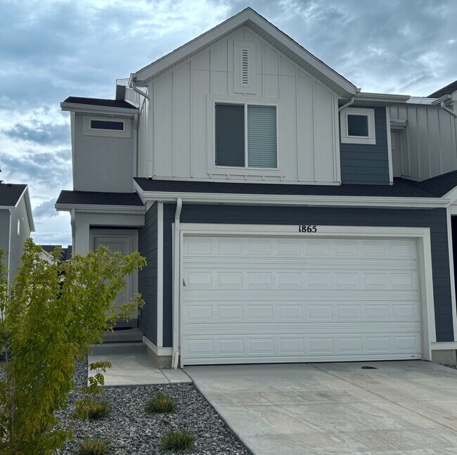 property at 1865 N Blue Iris Ave