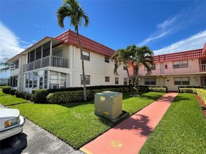 21 Saxony A in Delray Beach, FL - Foto de edificio - Building Photo