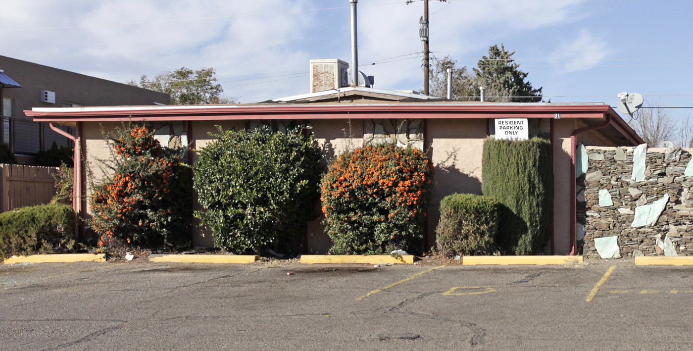 9215 Marron Cir NE in Albuquerque, NM - Foto de edificio