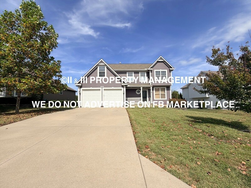 2236 SW Morris Dr in Lee's Summit, MO - Building Photo