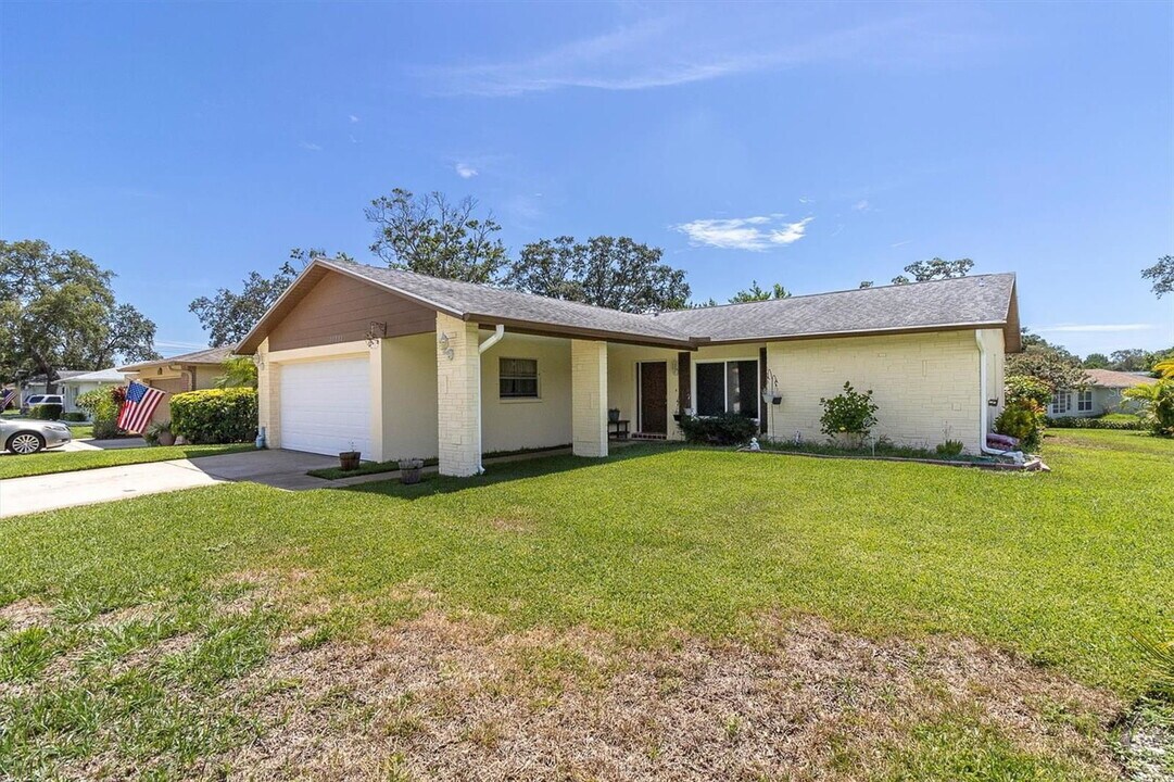 10531 Meadow Hill Dr in Port Richey, FL - Building Photo