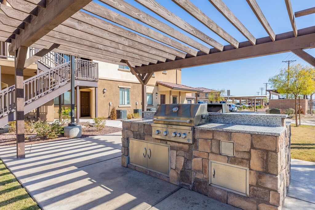 Town Center Villas Apartments in El Centro, CA | ApartmentHomeLiving.com