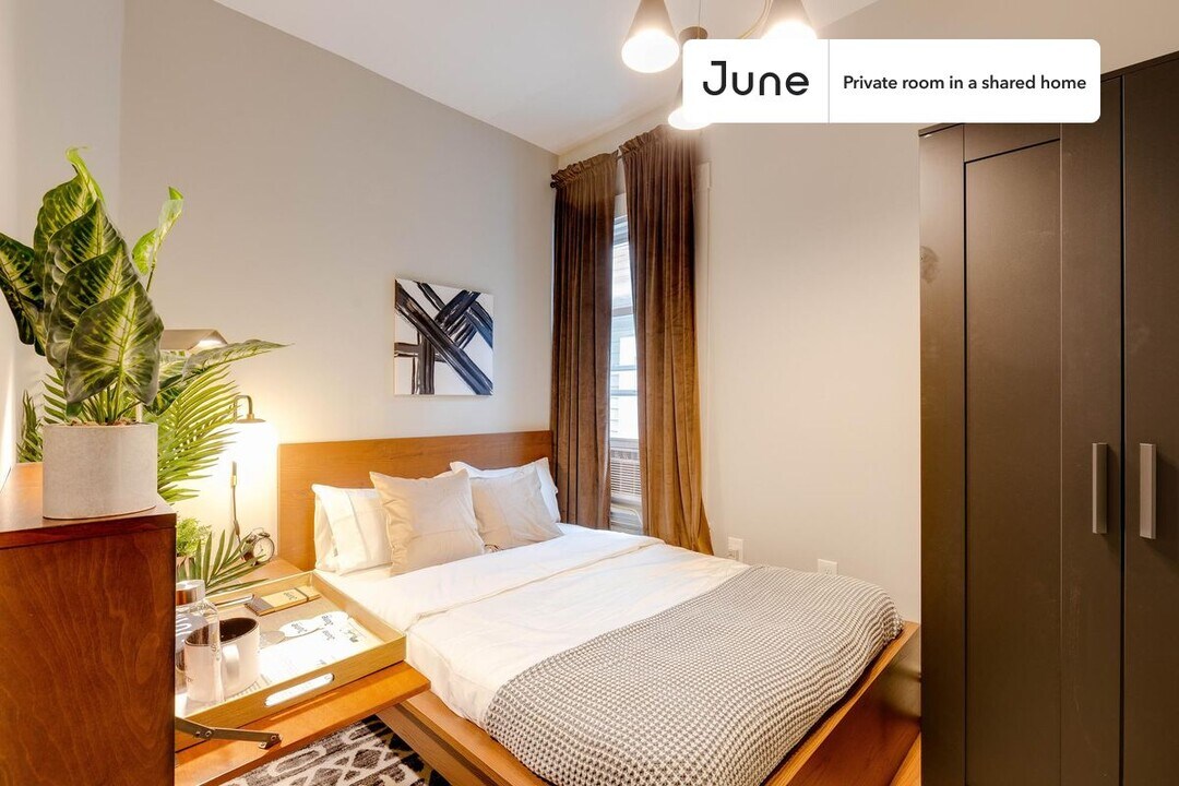 Private bedroom in 4 bed/1.5 bath Home in Boston, MA - Building Photo