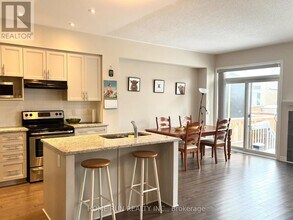 520 Earnscliffe Grove in Ottawa, ON - Building Photo - Building Photo