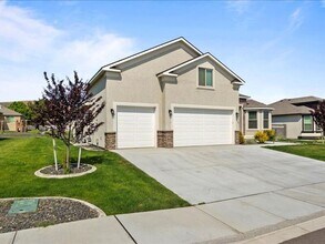 1615 Palermo Ave in Richland, WA - Building Photo - Building Photo