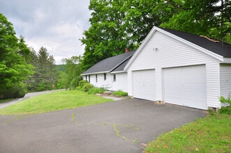 5 Case St in Canton, CT - Building Photo - Building Photo