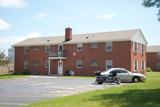 839 Birchwood Rd in West Bend, WI - Foto de edificio - Building Photo