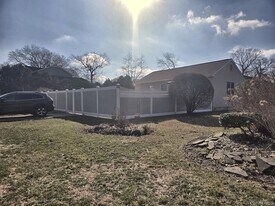 21 Wyant Ave in Lake Ronkonkoma, NY - Building Photo