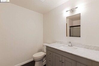 563 22nd St in Oakland, CA - Building Photo - Building Photo