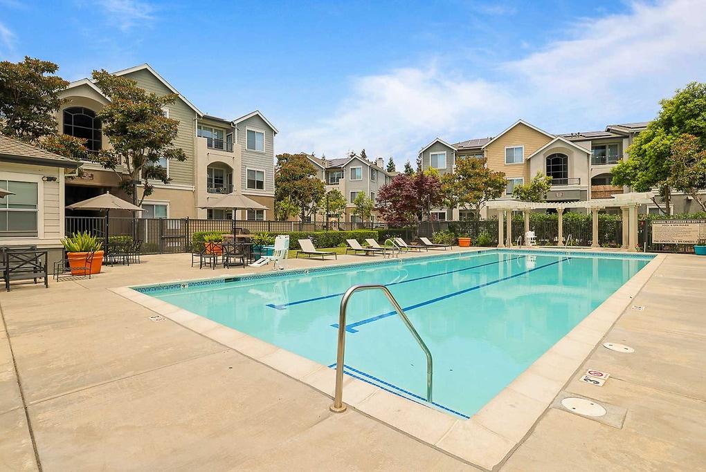 City Centre in Hayward, CA - Foto de edificio