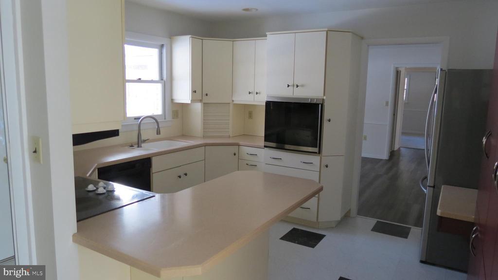 1043 W Areba Ave in Hershey, PA - Building Photo