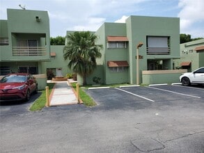 11183 NW 7th St in Miami, FL - Building Photo - Building Photo