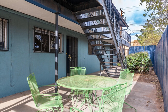 206 Princeton Dr SE in Albuquerque, NM - Building Photo - Building Photo