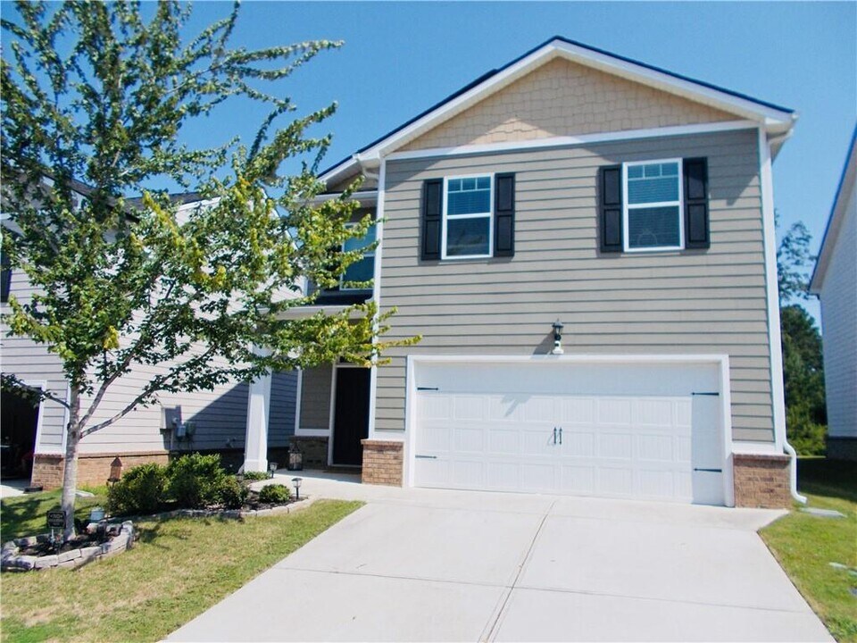 89 Rainy Ct in Hoschton, GA - Building Photo