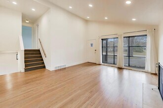 3530 Hillside Rd in Evanston, IL - Building Photo - Building Photo