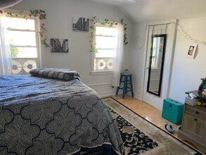 108 Hyde St, Unit B in Burlington, VT - Foto de edificio - Building Photo