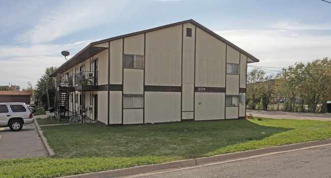 2519 Stella St in Denton, TX - Building Photo - Building Photo