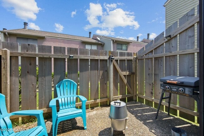 110 W Bayou Pkwy in Lafayette, LA - Foto de edificio - Building Photo