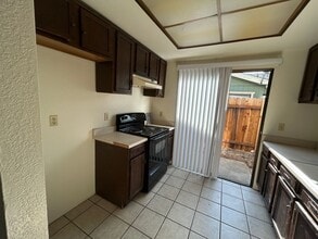 8915 La Haya Way in Elk Grove, CA - Building Photo - Building Photo