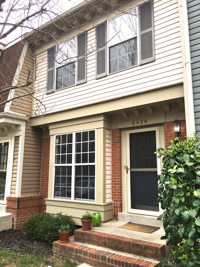 6526 Medinah Ln in Alexandria, VA - Foto de edificio - Building Photo