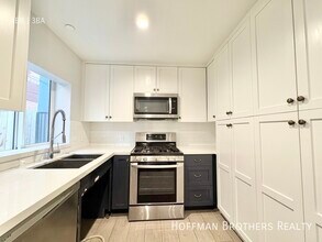 6032 Romaine St in Los Angeles, CA - Building Photo - Building Photo